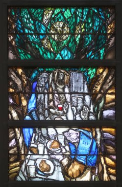 Tanrı 'nın Ruhu, ölü ya da diri, Almanya' nın Piflas kentindeki Aziz John kilisesinde Sieger Koder tarafından hazırlanan vitraylı pencerenin ayrıntıları ile yeni bir hayat uyandırdı.