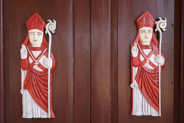 インド ゴア州ガンダリムにある聖ブライス カトリック教会の扉 — ストック写真