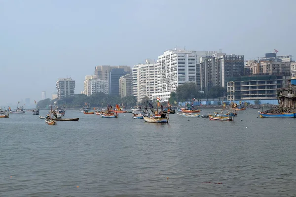 Fiskebåtar Vid Colaba Fiskeby Södra Änden Mumbai Stad Indien — Stockfoto