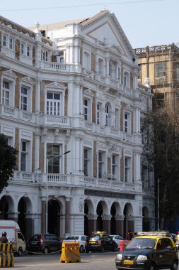 Kala Ghoda bölgesindeki Ordu ve Donanma Binası, Fort, Mumbai, Hindistan