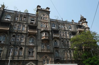 Shahid Bhagat Singh Marg 'da (eski adıyla Colaba Causeway), Colaba, Mumbai, Hindistan' da bulunan görkemli bir sömürge dönemi binası.