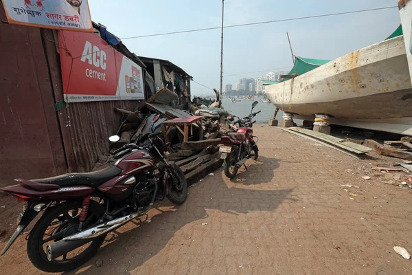 Moto Parcheggiata Colaba Fishing Village Estremità Meridionale Della Città Mumbai — Foto Stock
