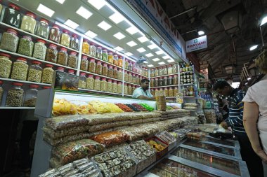 İngiliz Raj döneminde inşa edilen Crawford pazarı, şimdi resmen Mahatma Jyotiba Phule Market, Mumbai, Hindistan olarak değiştirildi.