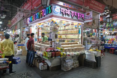 İngiliz Raj döneminde inşa edilen Crawford pazarı, şimdi resmen Mahatma Jyotiba Phule Market, Mumbai, Hindistan olarak değiştirildi.