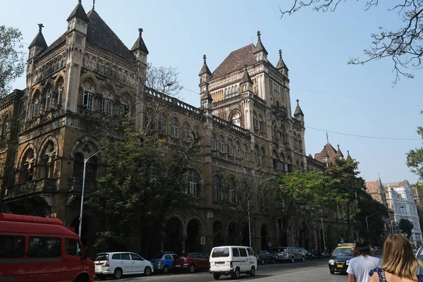 印度孟买Fort Kala Ghoda圣雄甘地路的殖民时代Elphinstone学院 — 图库照片