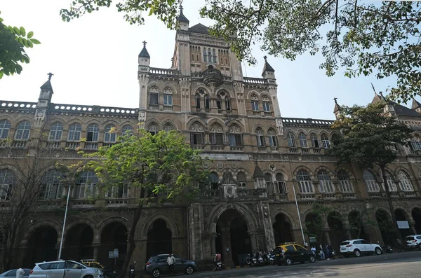 印度孟买Fort Kala Ghoda圣雄甘地路的殖民时代Elphinstone学院 — 图库照片