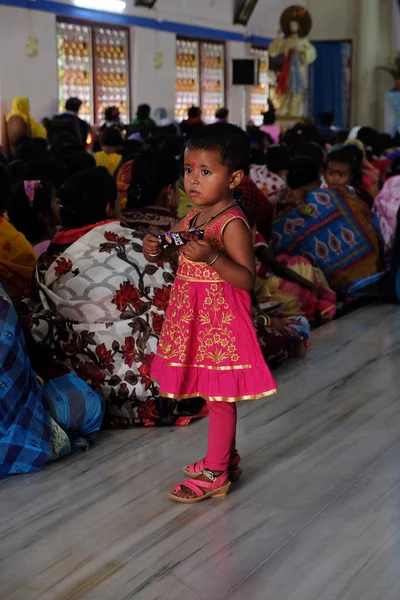 Kinder Bei Der Messe Der Kirche Unsere Liebe Frau Von — Stockfoto