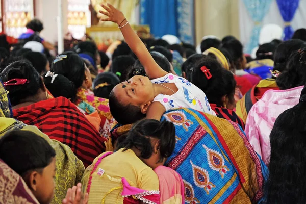 Kinder Bei Der Messe Der Kirche Unsere Liebe Frau Von — Stockfoto