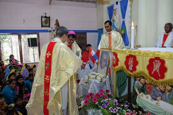 Santa Missa Igreja Nossa Senhora Lourdes Kumrokhali Bengala Ocidental Índia — Fotografia de Stock