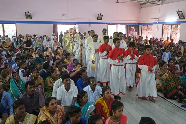 Месса Церкви Богоматери Лурдес Кумрохали Западная Бенгалия Индия — стоковое фото