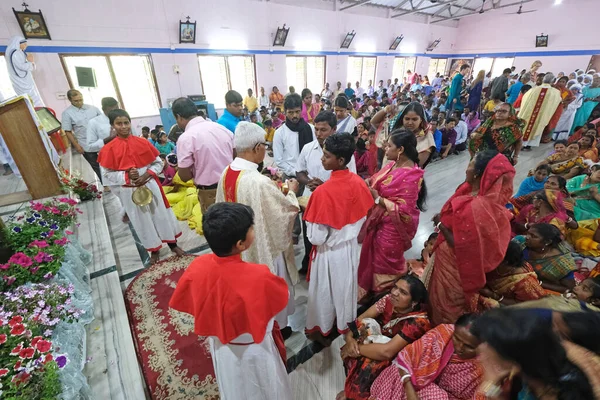 Santa Misa Iglesia Nuestra Señora Lourdes Kumrokhali Bengala Occidental India —  Fotos de Stock