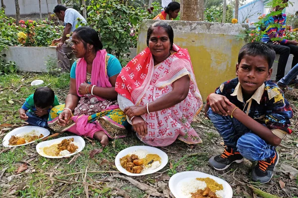 Rodina Obědvá Vesnici Kumrokhali Západní Bengálsko Indie — Stock fotografie