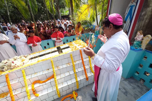 Bishop Shyamal Bose Leads Prayer Tomb Croatian Missionary Jesuit Father — Stock Photo, Image