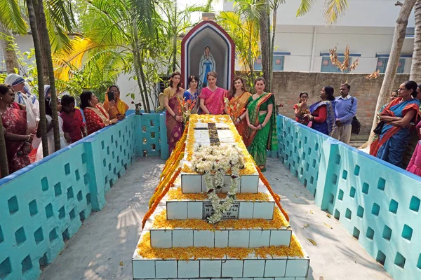 Pilgrimer Från Kroatien Vid Den Kroatiska Missionärens Grav Jesuit Fader — Stockfoto