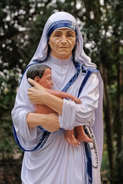 Estátua Madre Teresa Frente Igreja Católica Kumrokhali Bengala Ocidental Índia — Fotografia de Stock