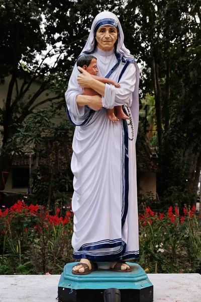 Estatua Madre Teresa Frente Iglesia Católica Kumrokhali Bengala Occidental India — Foto de Stock