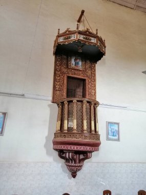 Gandaulim, Goa ve Hindistan 'daki St. Blaise Katolik Kilisesi' nde kürsü.