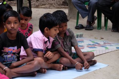 Kumrokhali 'deki okuldaki çocuklar, Batı Bengal, Hindistan