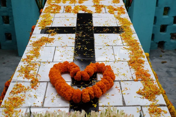 Graven För Kroatisk Missionär Jesuit Far Ante Gabric Dekorerad Med — Stockfoto