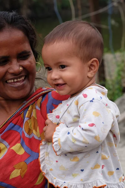 Mutter Mit Kind Während Einer Freiluftmesse Dorf Mitrapur Westbengalen Indien — Stockfoto