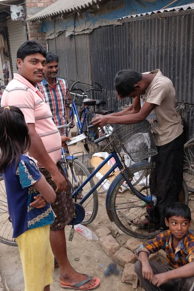 Meccanico Officina Riparazione Biciclette Kumrokhali West Bengal — Foto Stock