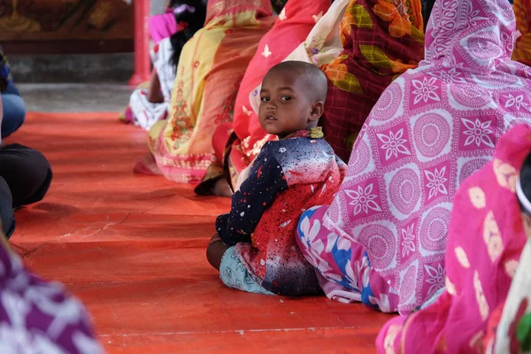 インド 西ベンガル州チュナカハリの教会のミサにおける子供たち — ストック写真