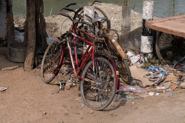 Bikes Leaning Pole Kumrahali West Bengal India — Stock Photo, Image