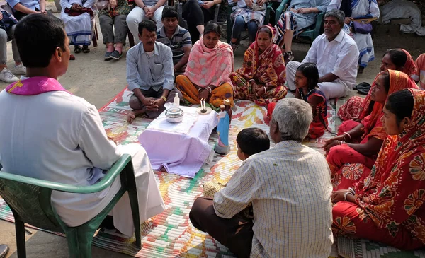 Católicos Fieles Durante Una Misa Aire Libre Pueblo Mitrapur Bengala —  Fotos de Stock