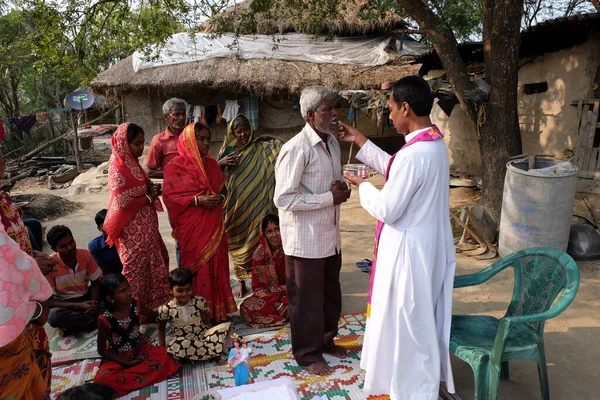 Católicos Fieles Durante Una Misa Aire Libre Pueblo Mitrapur Bengala —  Fotos de Stock