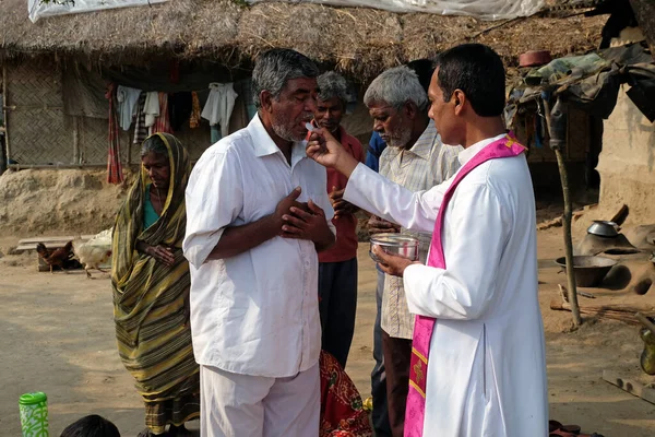 Católicos Fieles Durante Una Misa Aire Libre Pueblo Mitrapur Bengala — Foto de Stock