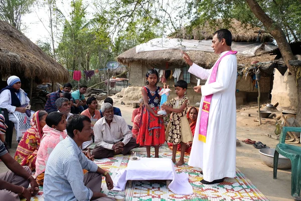 Católicos Fiéis Durante Uma Missa Livre Aldeia Mitrapur Bengala Ocidental — Fotografia de Stock