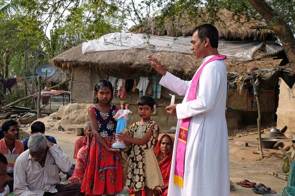 Católicos Fieles Durante Una Misa Aire Libre Pueblo Mitrapur Bengala —  Fotos de Stock