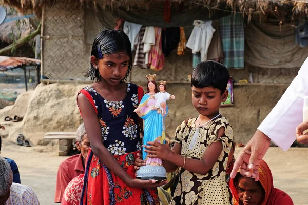 Católicos Fieles Durante Una Misa Aire Libre Pueblo Mitrapur Bengala — Foto de Stock