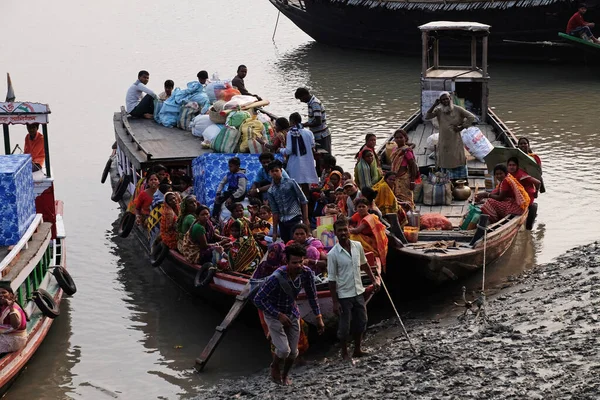 Drewniana Łódź Przepływa Rzekę Ganges Sundarbans Zachodni Bengal Indie — Zdjęcie stockowe