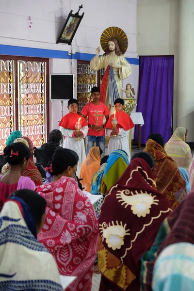 Oración Las Estaciones Cruz Iglesia Nuestra Señora Lourdes Kumrokhali Bengala — Foto de Stock