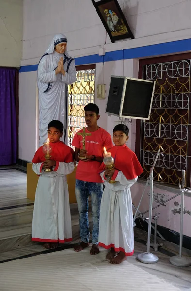 Oración Las Estaciones Cruz Iglesia Nuestra Señora Lourdes Kumrokhali Bengala — Foto de Stock