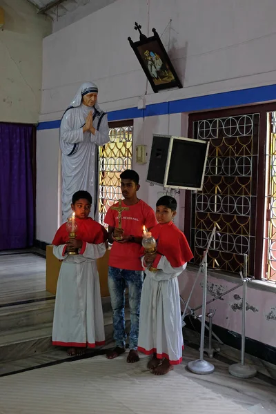 Oración Las Estaciones Cruz Iglesia Nuestra Señora Lourdes Kumrokhali Bengala — Foto de Stock
