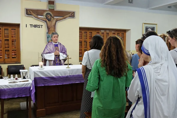 Messe Sur Tombe Mère Teresa Maison Mère Kolkata Inde — Photo