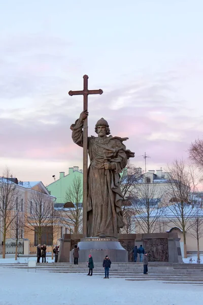 Monumento al Santo Príncipe Vladimir en la Plaza Borovitskaya — Foto de Stock