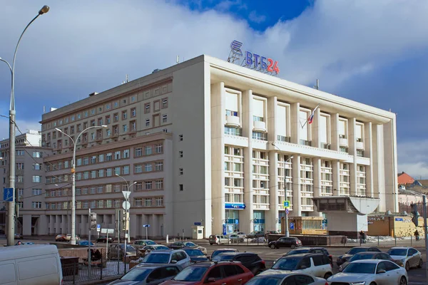 Un edificio de oficinas Banco VTB 24 — Foto de Stock