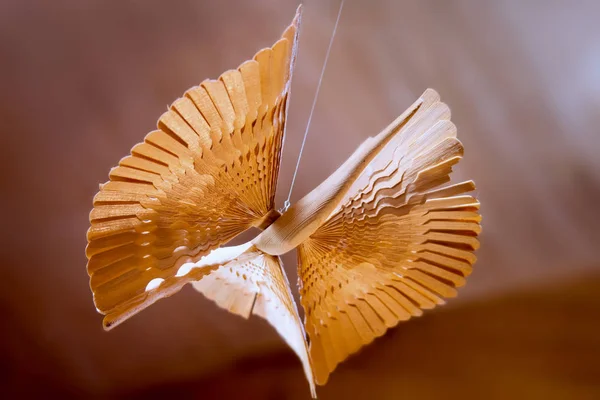 Uccello di legno della felicità. Russo antico giocattolo tradizionale — Foto Stock