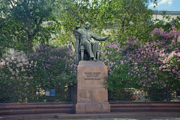 Monument till Rysk kompositör Pyotr Tchaikovsky i Moskva — Stockfoto