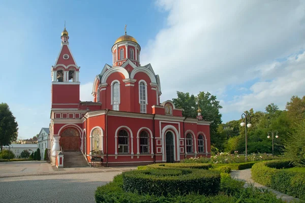 Iglesia de la Anunciación de la Santísima Virgen en el Parque Petrovsky. Moscú — Foto de Stock