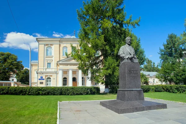 Monument till Moskvas nära av museet av medicinhistoria — Stockfoto