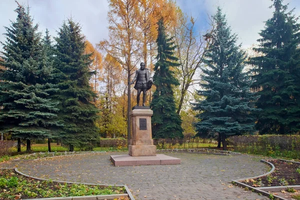 Пам'ятник письменнику Мігеля де Сервантеса у Москві — стокове фото