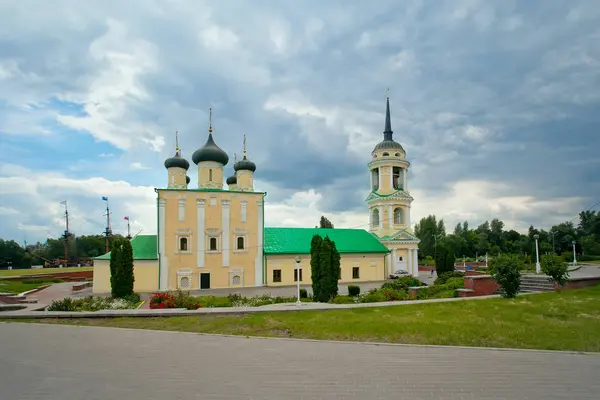Uspenskiy kathedraal in de stad landschap van Voronezh. Rusland — Stockfoto