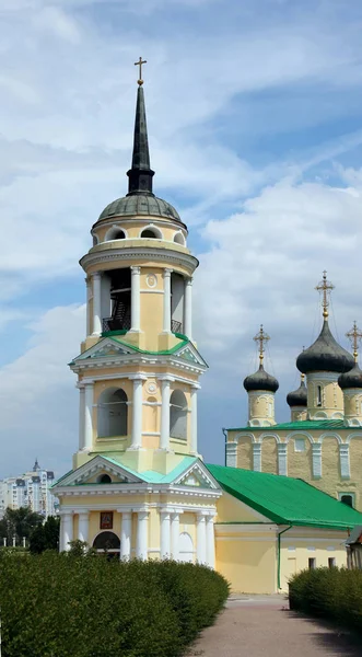 Catedral de Uspenskiy en el paisaje de la ciudad de Voronezh.Russia — Foto de Stock