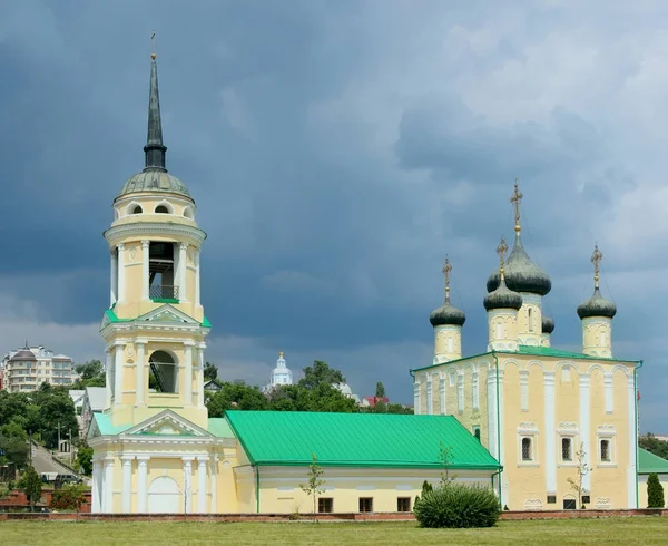 Cattedrale di Uspenskiy nel paesaggio urbano di Voronezh. Russia — Foto Stock