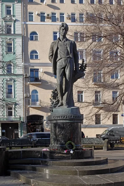 Pomnik rosyjskiego poety Siergieja Jesienina w Moskwie — Zdjęcie stockowe