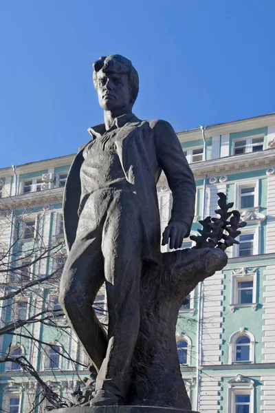 Monument to Russian poet Sergei Yesenin in Moscow — Stock Photo, Image